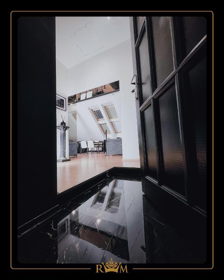 Rm Luxury Apartment In Prague • 6 People • Free Parking • Pets Esterno foto